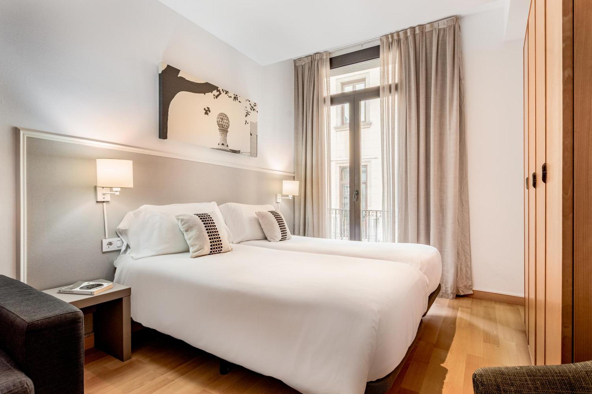 Aspasios Plaza Real Apartments Барселона Екстериор снимка