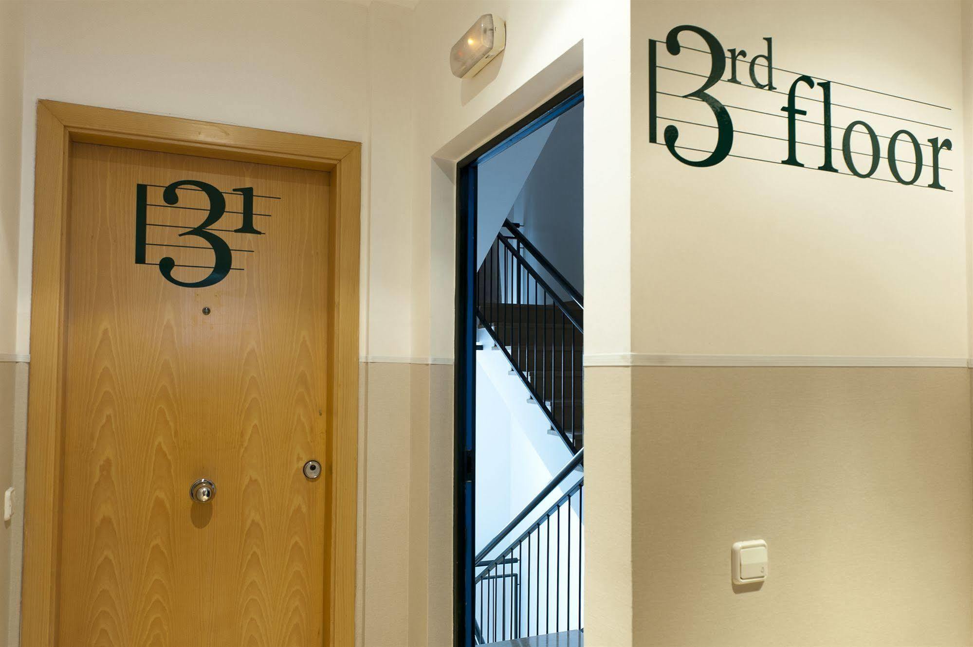 Aspasios Plaza Real Apartments Барселона Екстериор снимка