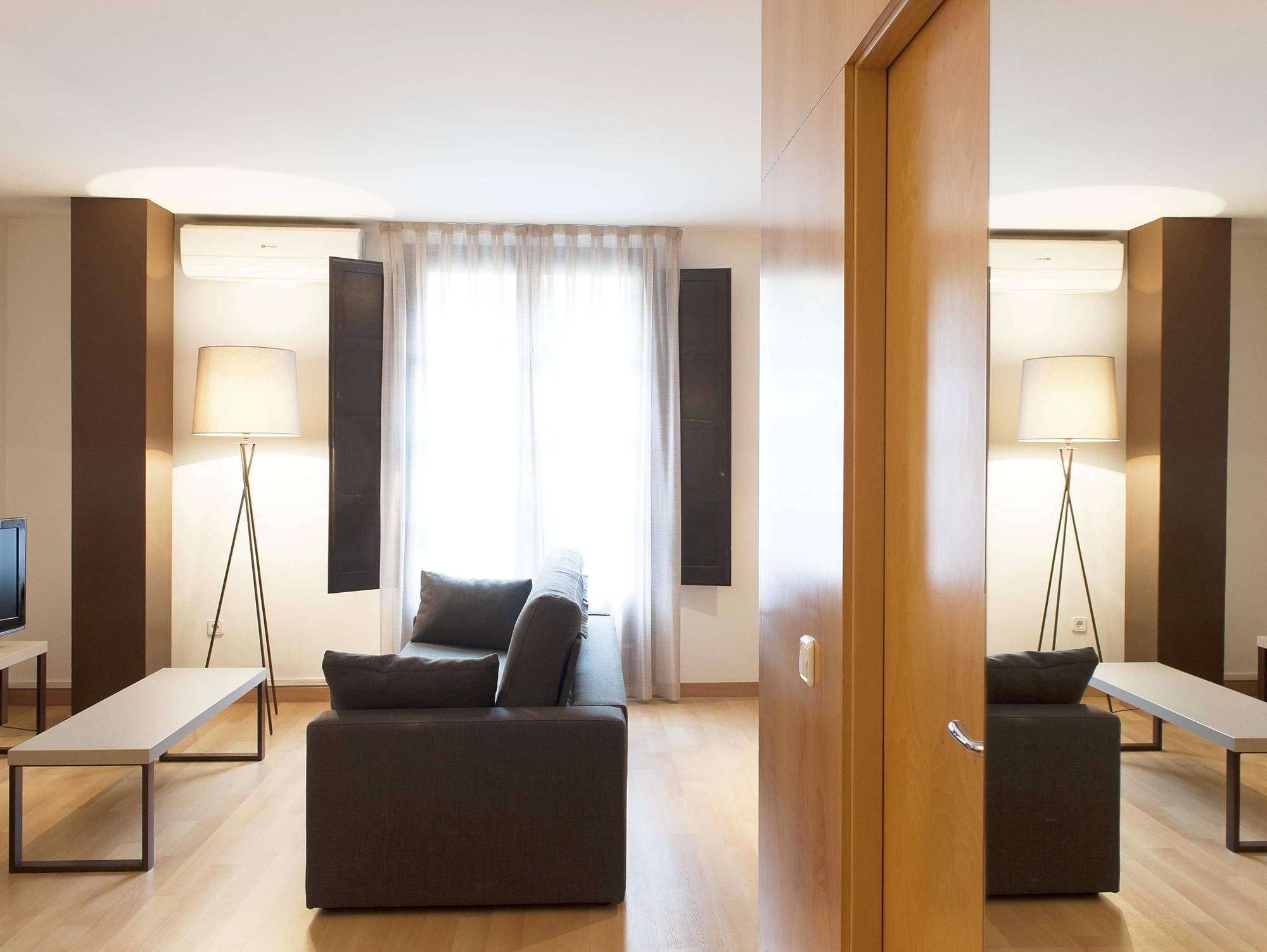 Aspasios Plaza Real Apartments Барселона Екстериор снимка