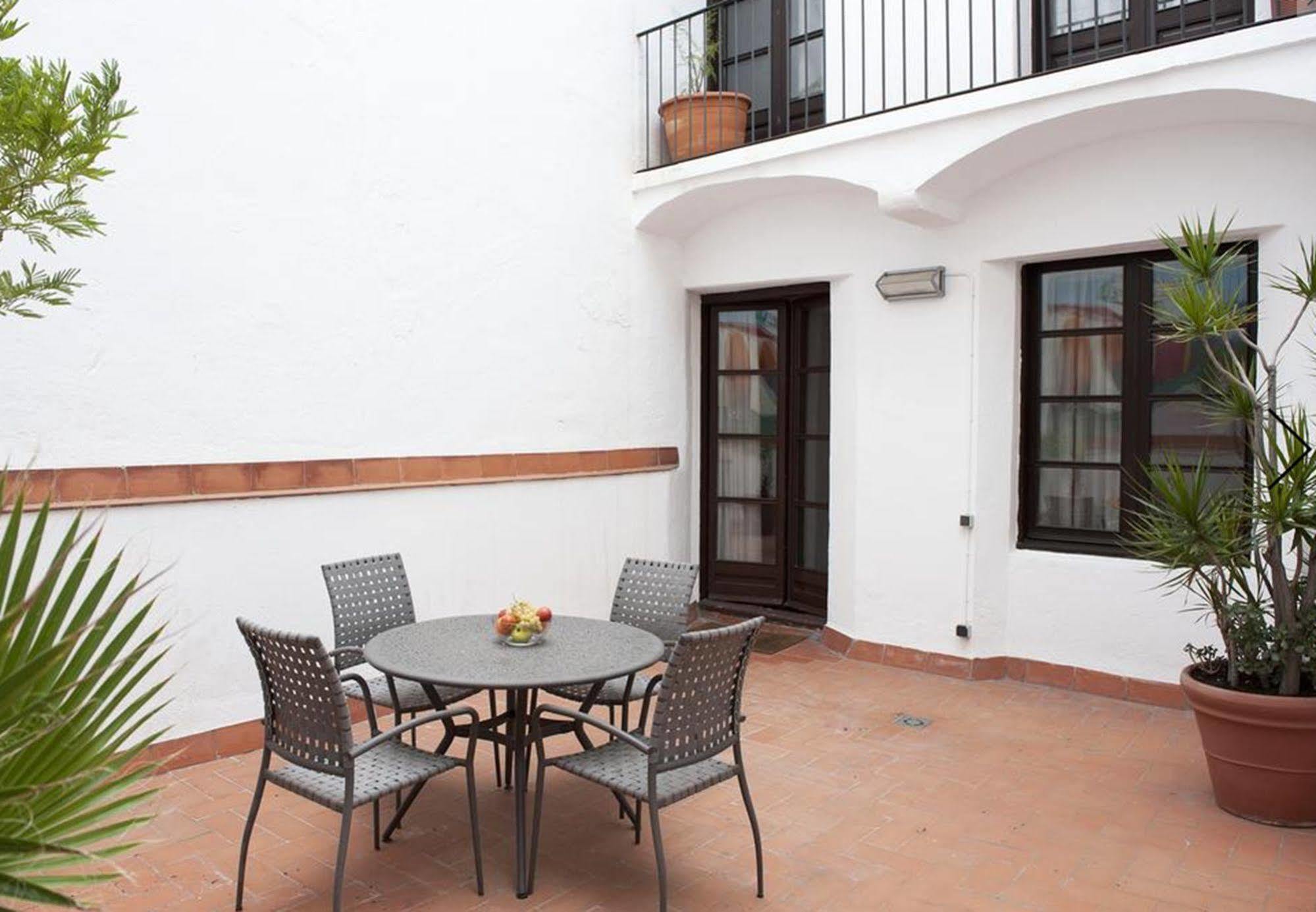 Aspasios Plaza Real Apartments Барселона Екстериор снимка