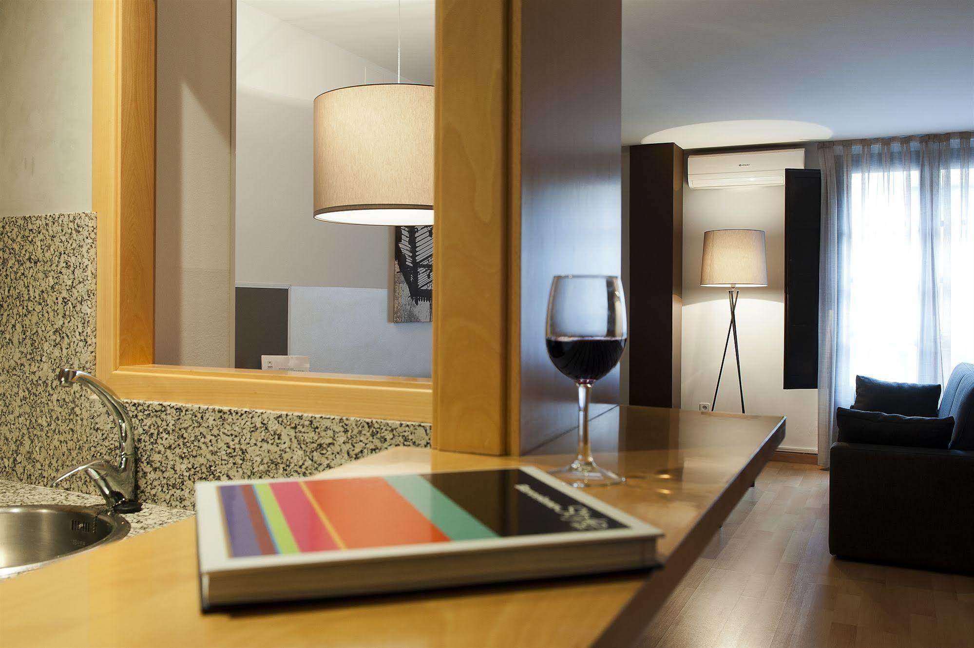 Aspasios Plaza Real Apartments Барселона Екстериор снимка