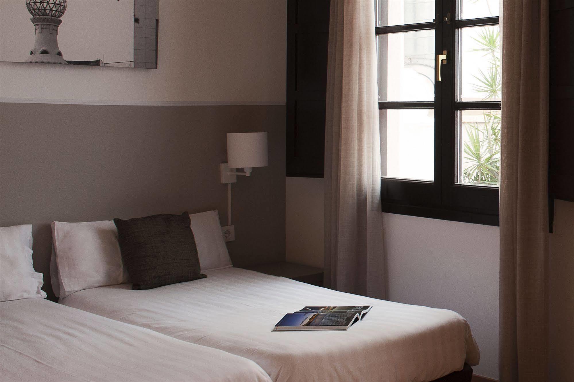 Aspasios Plaza Real Apartments Барселона Екстериор снимка