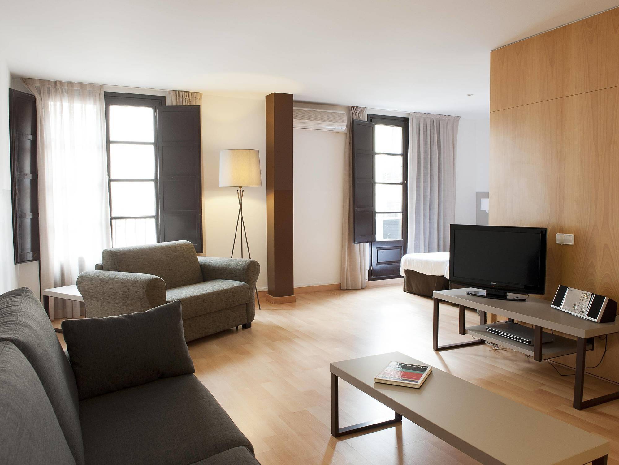 Aspasios Plaza Real Apartments Барселона Стая снимка