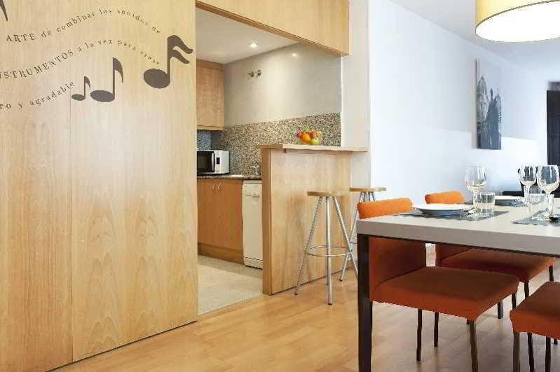 Aspasios Plaza Real Apartments Барселона Екстериор снимка